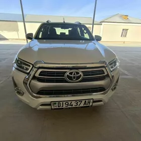 Toyota Hilux 2023