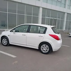 Nissan Tiida 2006