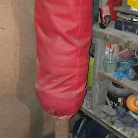 груша и перчатки