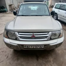 Mitsubishi Pajero 2000