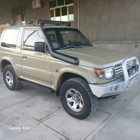 Mitsubishi Pajero 1993