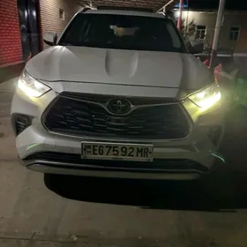 Toyota Highlander 2021