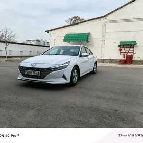 Hyundai Elantra 2022