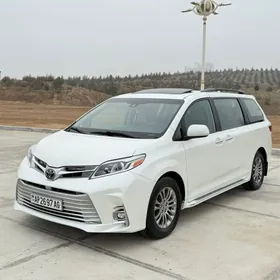 Toyota Sienna 2018