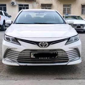 Toyota Camry 2021