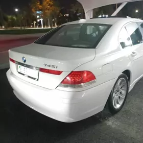 BMW 745 2004