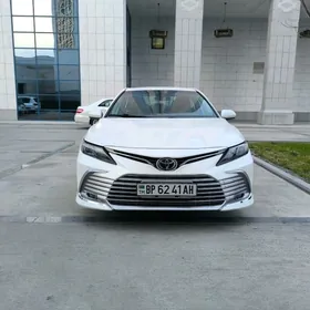 Toyota Camry 2021