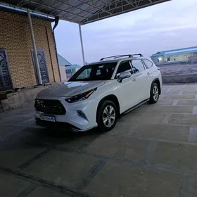 Toyota Highlander 2021