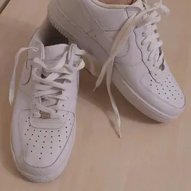 Крассовки фирма NIKE