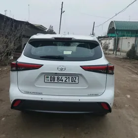 Toyota Highlander 2020