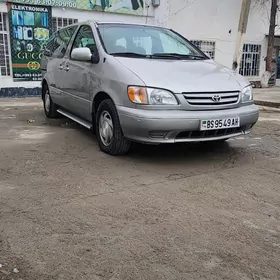 Toyota Sienna 2001