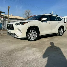 Toyota Highlander 2021