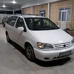Toyota Sienna 2002