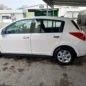 Nissan Versa 2012