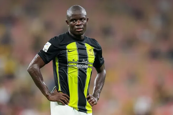 N'Golo Kanteniň «Fenerbahçä» transferi resminama alşylanda ýalňyşlyk sebäpli ýatyryldy