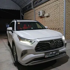 Toyota Highlander 2021