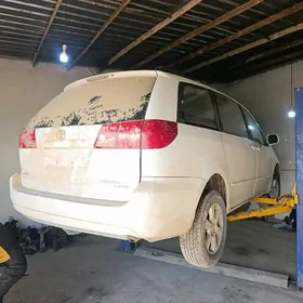 Toyota Sienna 2004