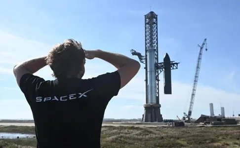 Илон Маск объявил о слиянии своих компаний SpaceX и xAI