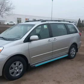 Toyota Sienna 2004