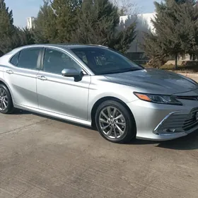 Toyota Camry 2021
