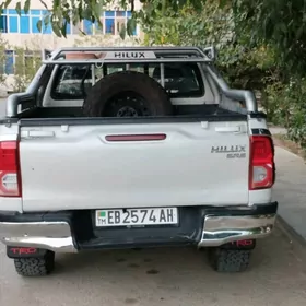 Toyota Hilux 2016