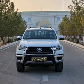 Toyota Hilux 2023