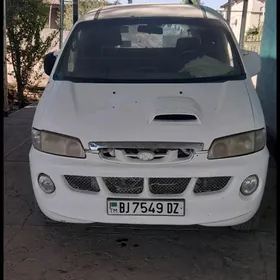 Hyundai H-1 2001