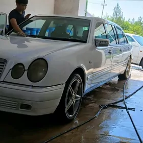 Mercedes-Benz E320 1998