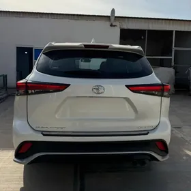 Toyota Highlander 2021
