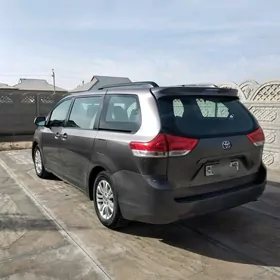 Toyota Sienna 2010