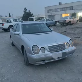 Mercedes-Benz E320 2001