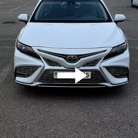 Toyota Camry 2021