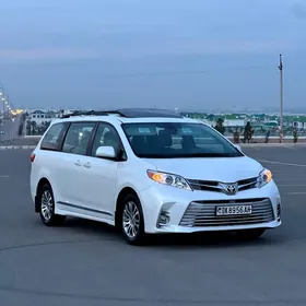 Toyota Sienna 2019