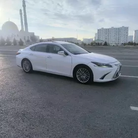 Lexus ES 2022