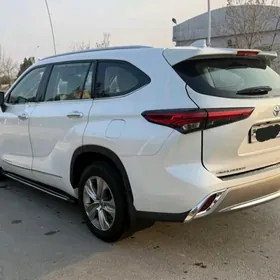 Toyota Highlander 2021