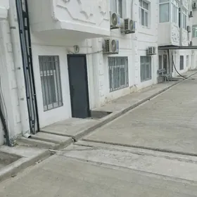 Arenda ýer pomişeniýa!