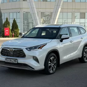 Toyota Highlander 2021