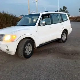Mitsubishi Pajero 2004