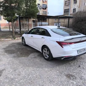 Hyundai Elantra 2022