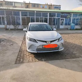 Toyota Camry Hybrid 2021