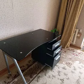 Стол стеклянный