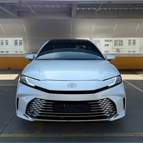 Toyota Camry 2025
