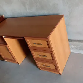 Компьютерный стол и кресло