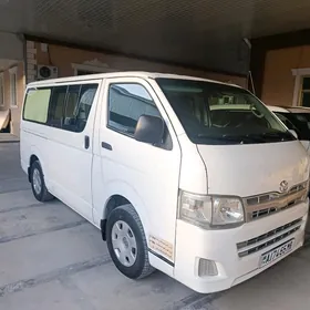 Toyota Hiace 2010