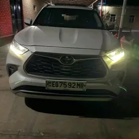 Toyota Highlander 2021