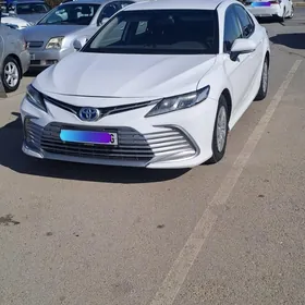 Toyota Camry Hybrid 2021