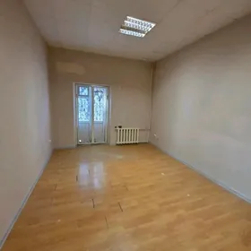  Центр 3 К0М 2 ЭТАЖ 85 М2 