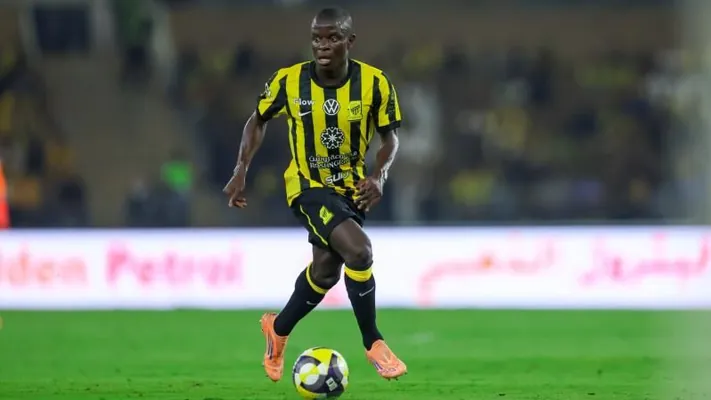 «Некоторые истории требуют времени»: «Фенербахче» все-таки подписал Канте