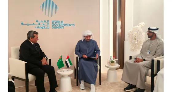 Главы МИД Туркменистана обсудил с коллегой в ОАЭ развитие партнерства