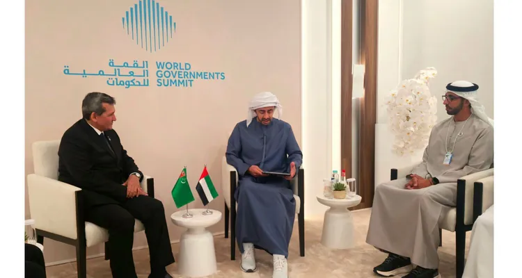 Главы МИД Туркменистана обсудил с коллегой в ОАЭ развитие партнерства